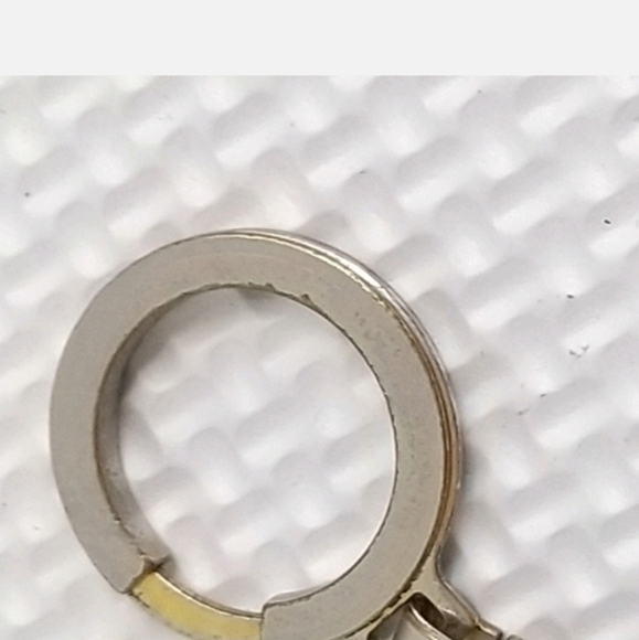 Louis Vuitton Key 🔑 Ring Gold Tone - Picture 4 of 7